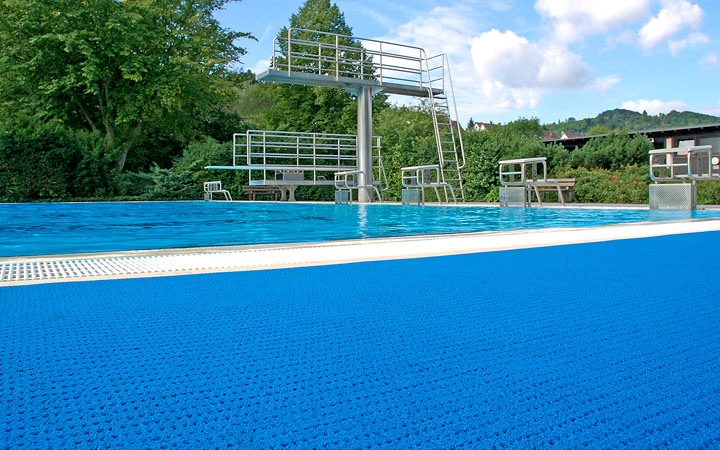 Ковровое покрытие вокруг бассейна Safe and Soft синий 60х900см